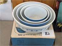 Pyrex Snowflake Blue 4 Piece Mixing Bowl Set w/Box