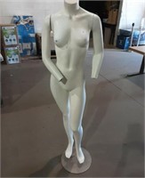 FULL BODY MANNEQUIN ON METAL BASE