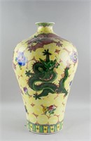 Chinese Famille Verte Porcelain Vase Qianlong Mark