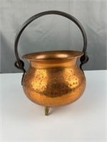Hammer copper pot with iron handle
