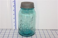 BALL BLUE 9 MASON JAR WITH LID