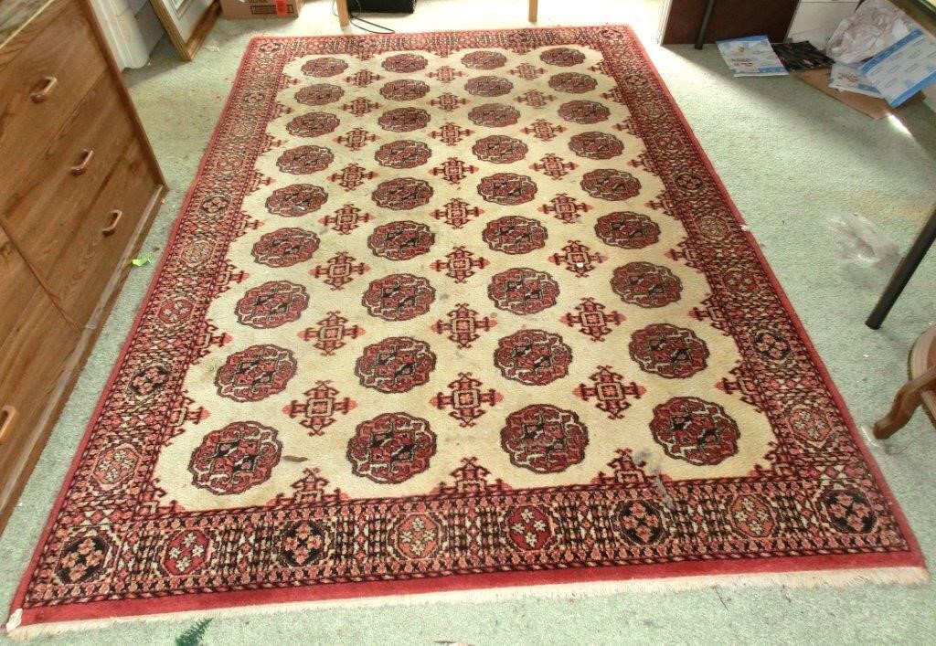 Oriental style rug needs cleaning 9ft x 6ft 2"