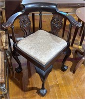 CHIPPENDALE CARVED MAHOGANY CORNER CHAIR