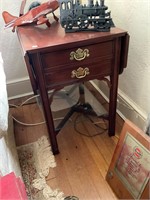 1990 Henkel Harris Black Cherry End Table