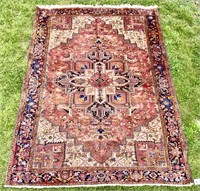 Oriental rug - Heriz pattern, center medallion,
