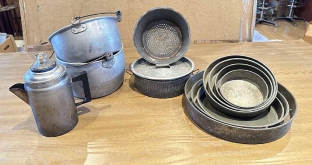 Graniteware 2pc, old Kettle, Round Cake Pans