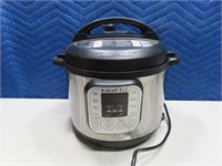 INSTANT POT Kitchen Cooker *New or LIke New*