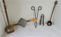 KITCHEN TOOLS AND NUT CRACKER