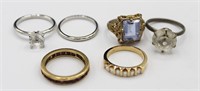 GROUP LOT OF FASHION RINGS