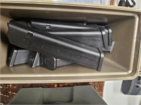 NO ILLINOIS SALE: GLOCK 22, 40 S&W MAGS, 22 RD