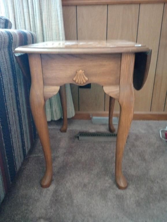 Small Oak drop leaf end table, 18 by 24 with