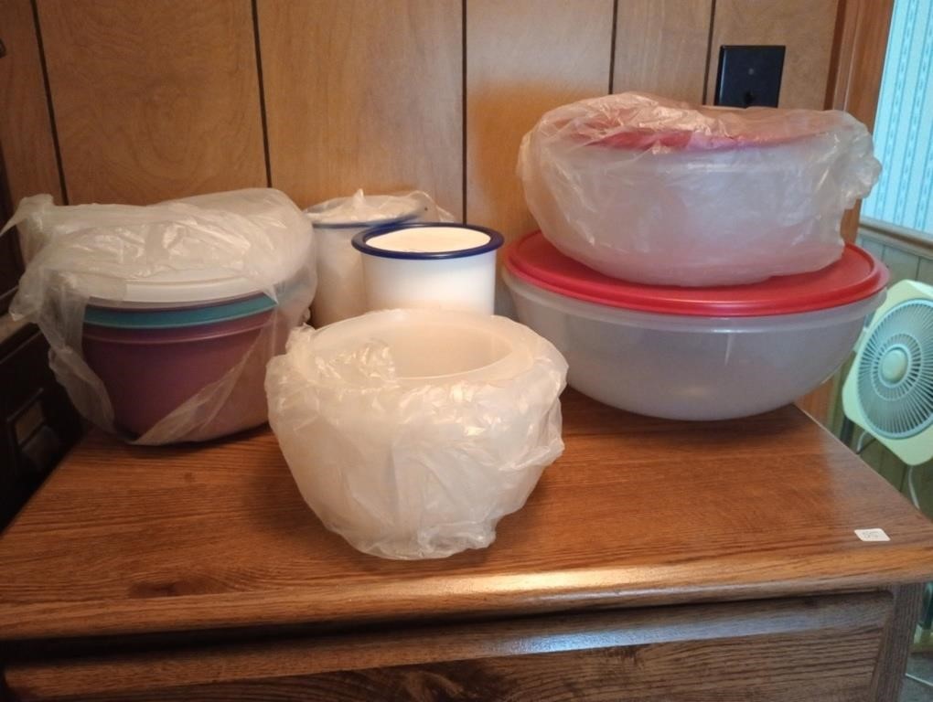 Lot of new Tupperware bowls and canisters