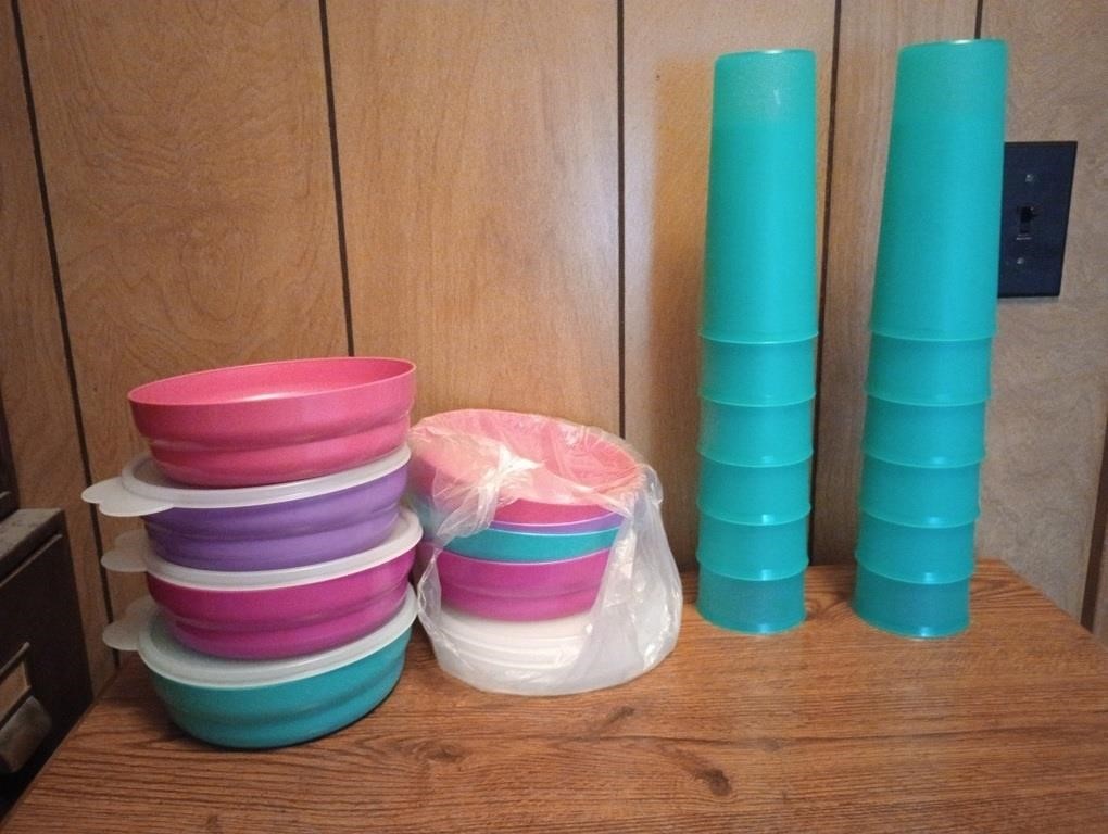 12 Tupperware tumblers and 8 bowls with 7 lids