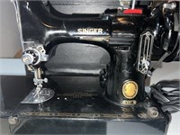 SINGER FEATHERWEIGHT SEWING MACHINE MODEL 221