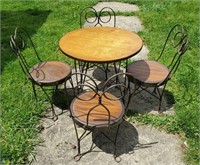 Childs Ice Cream Parlor Table & 4 Chairs