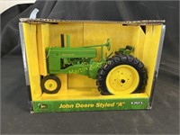 John Deere styled A tractor, 1/16 scale, die cast