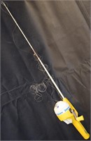 Vtg Zebco Peanuts Snoopy Kids Fishing Pole