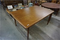 MIDCENTURY DINING ROOM TABLE