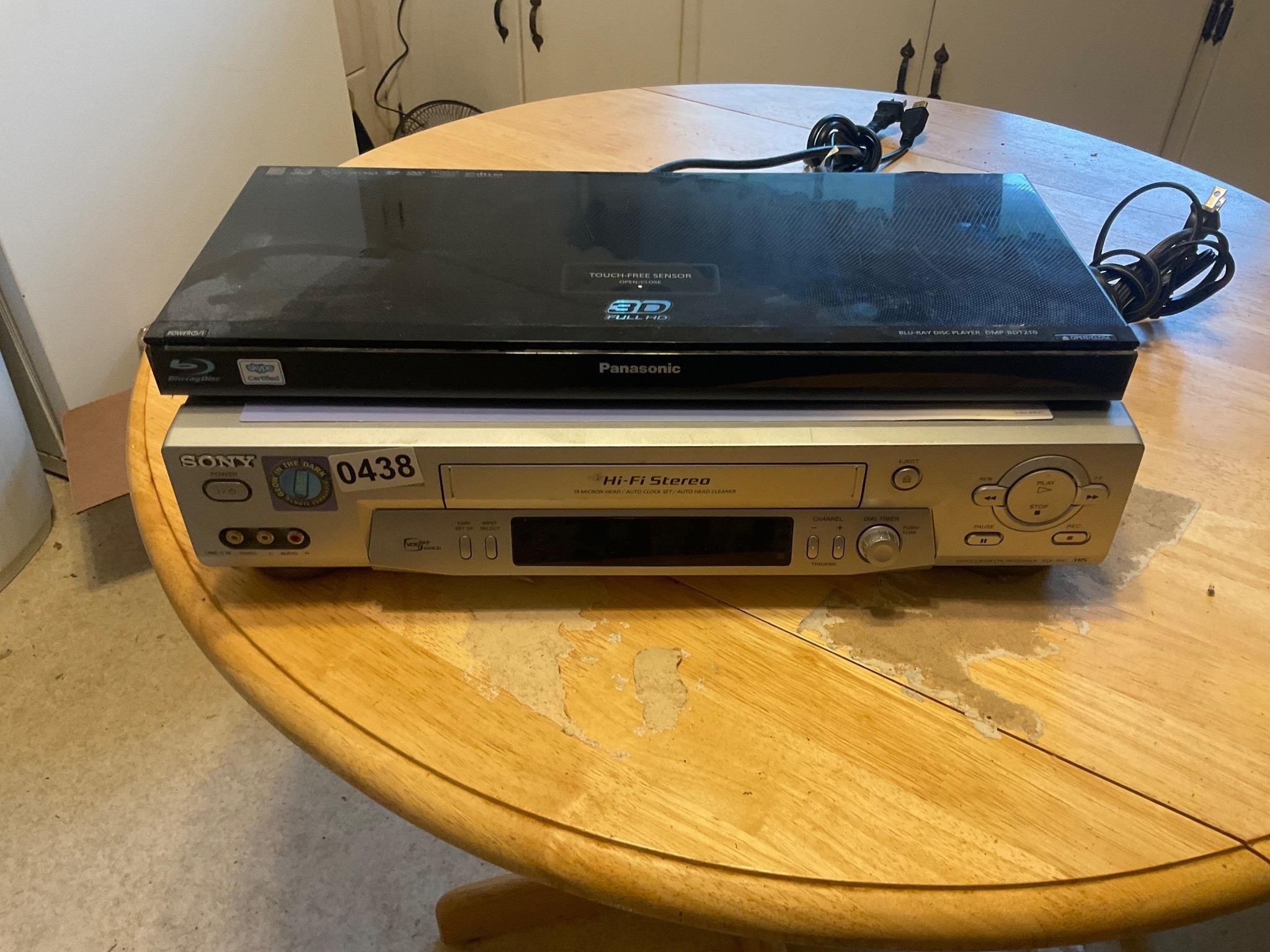 VHS and DVD Blue Ray Players- no remotes