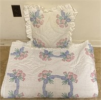 Queen size quilt no holes/stains looks new