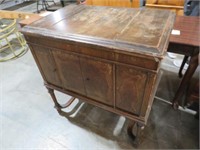 ANTIQUE OLD BRUNSWICK RECORD PLAYER