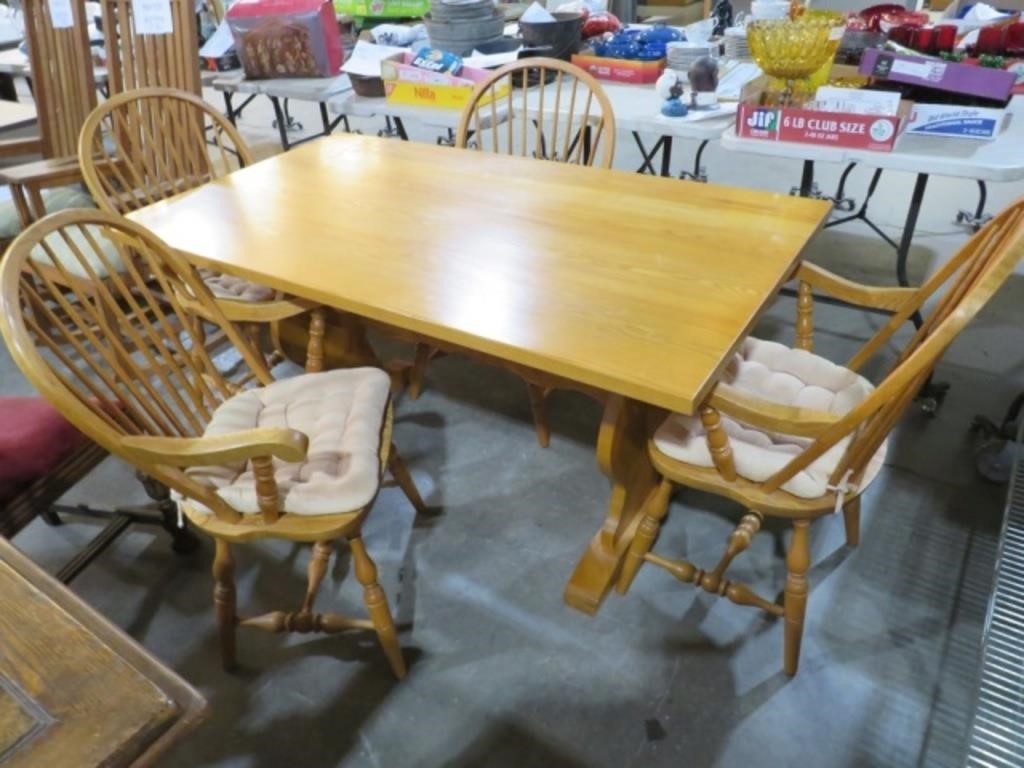 SOLID OAK DINING TABLE WITH 4 CHAIRS