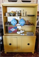 Mid Century hutch w/ 3 shelves & 2 doors,