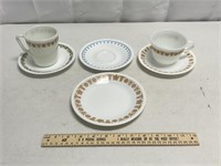 2 Pyrex Mugs & 4 Corelle Plates