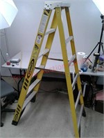 Werner 6 ft fiberglass step ladder - in like new