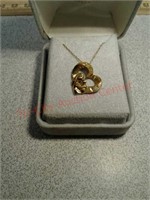 10K yellow gold heart pendant necklace