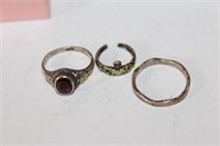 STERLING AND GARNET RING SIZE 9 - STERLING BAND