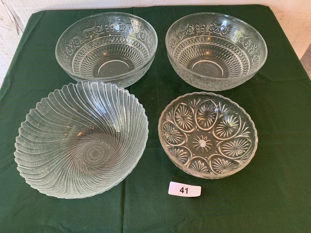 (4) Glass Serving Bowls (2-Match)