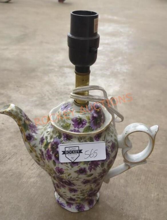 Teapot table lamp