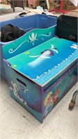 Frozen themed toy chest