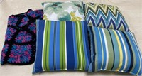 Decorative Throw Pillows & Afghan