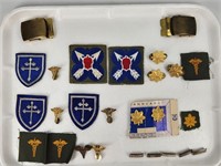 ASSORTED LOT OF VINTAGE MILITARY PINS & PATCHES