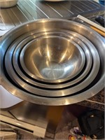 (4) stainless nesting bowls