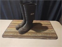 Steel Toe rubber boots size 10 and door mat