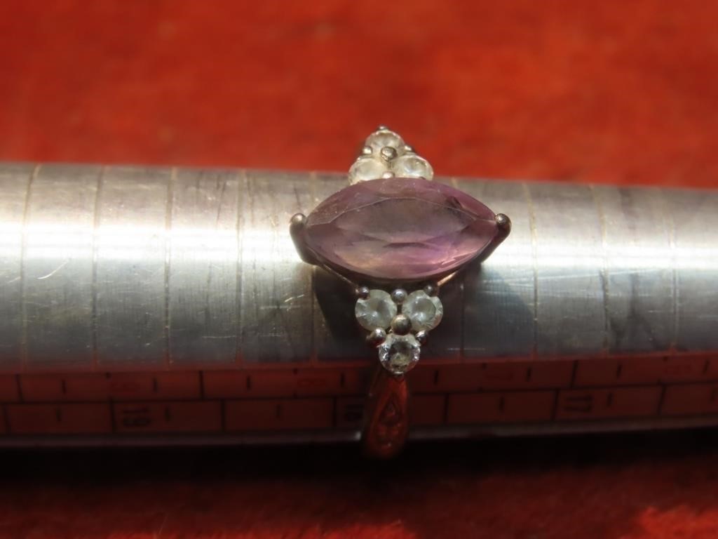 Sterling silver ring. Amethyst stone.