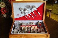 1847 Rogers Bros. IS Flair Flatware in Box