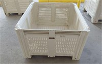 PLASTIC CRATE