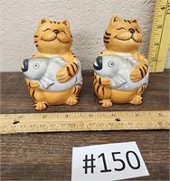 Vintage GKAO smiling cat holding fish S&P shakers