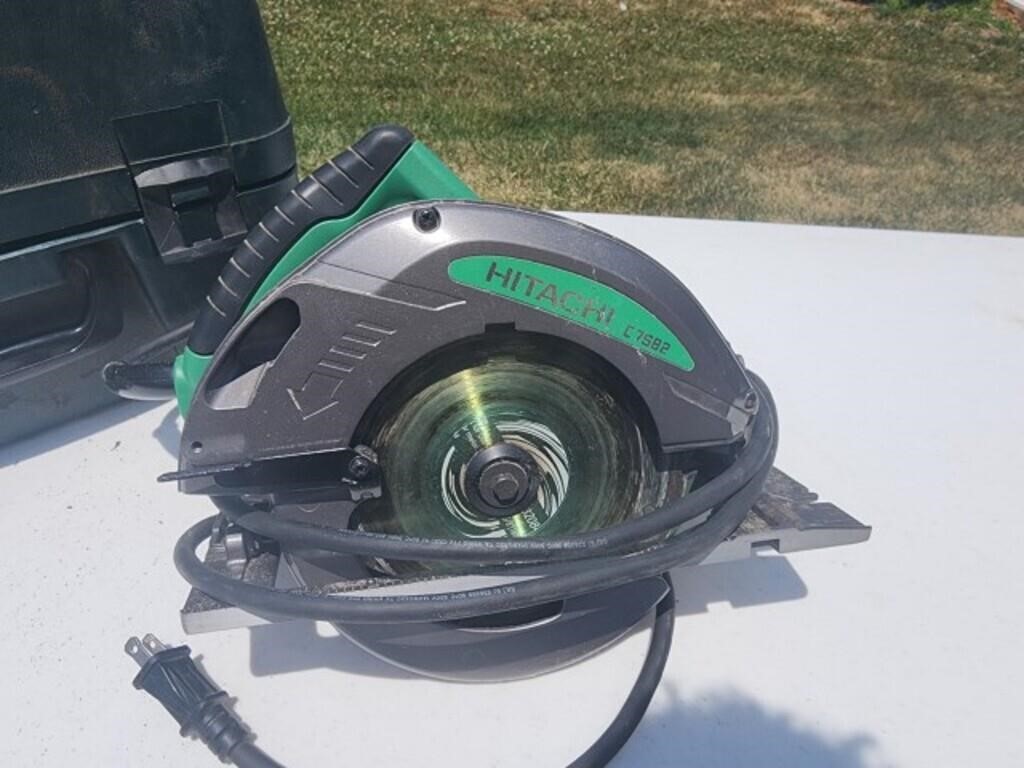 Hitachi  C7SB2  circular saw with case  (used