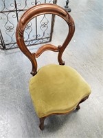 ANTIQUE UPHOLSTERED ACCENT CHAIR / VANITY