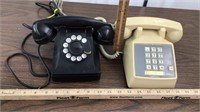 2 vintage Telephones