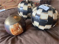 3 Decorative Balls