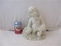 Statuette de petite  fille en résine