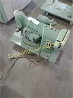 Singer sewing machine (No case ) 185K