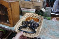 BASKET WITH SUNGLASSES