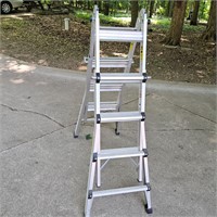 ADJUSTABLE LADDER